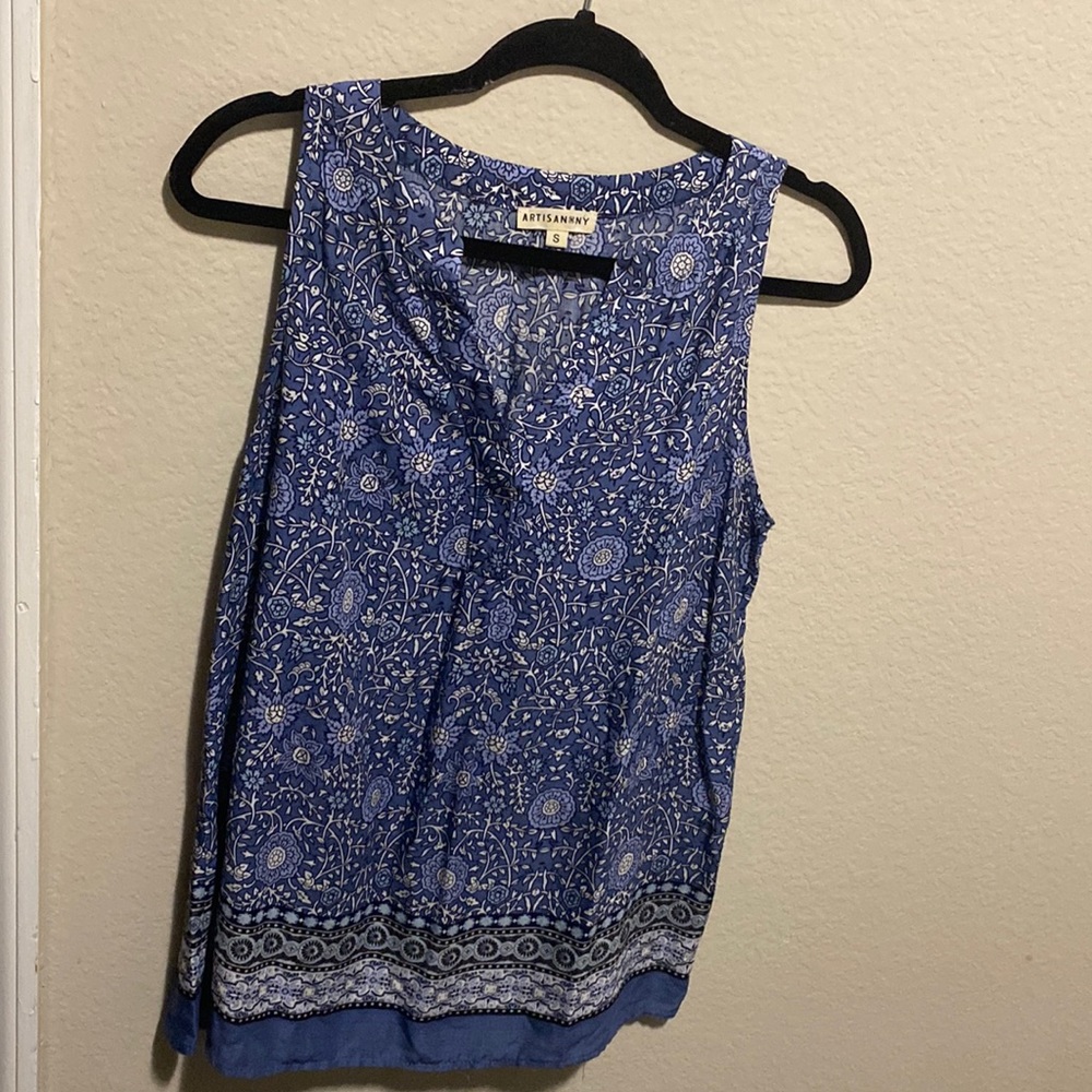 Artisan NYC size S Blue Floral Tank Top